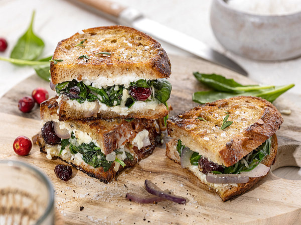 Rezept Grilled-Cheese-Sandwich mit Spinat, Camembert und Cranberries