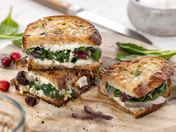 Rezept Grilled-Cheese-Sandwich mit Spinat, Camembert und Cranberries