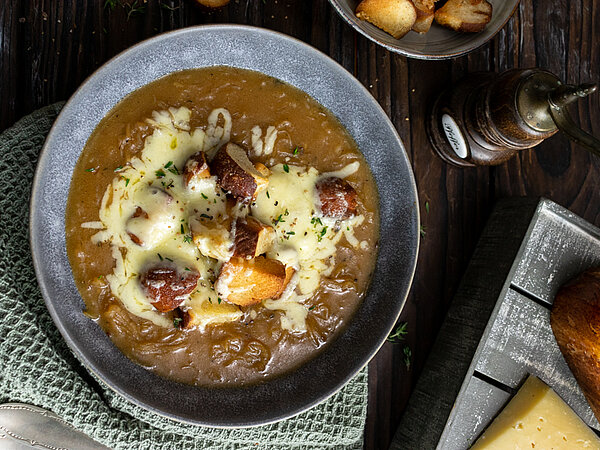 Rezept Zwiebelsuppe mit Bier und Kaese