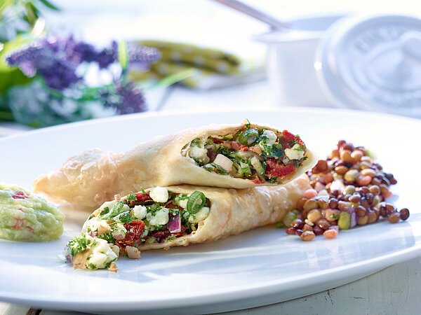 Rezept Kaesestangen mit Linsensalat und Avocado-Dipp