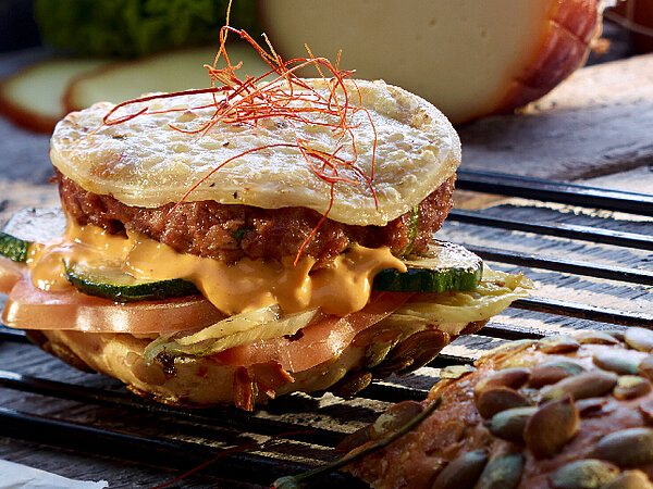 Burger mit Feuerkäse