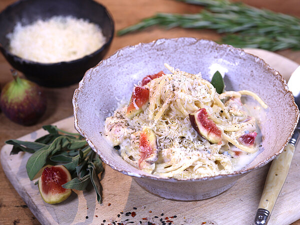 Rezept für ein Nudelgericht mit Salbei und Feigen