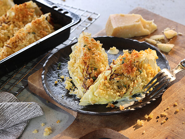 Hartkäse Parmesan Spitzkohl überbacken