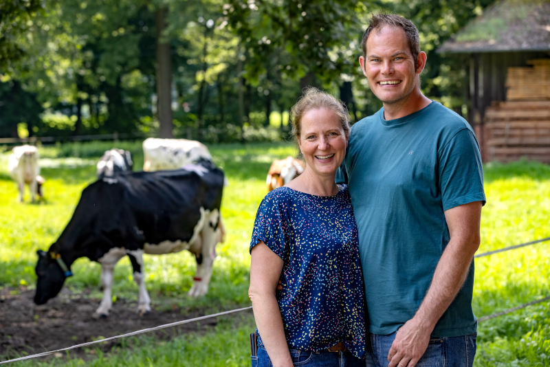 Herr und Frau Strothlueke vor der Kuhweide