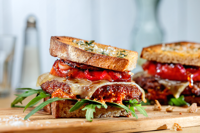 Rezept Graubrot Burger mit Lammhacksteak